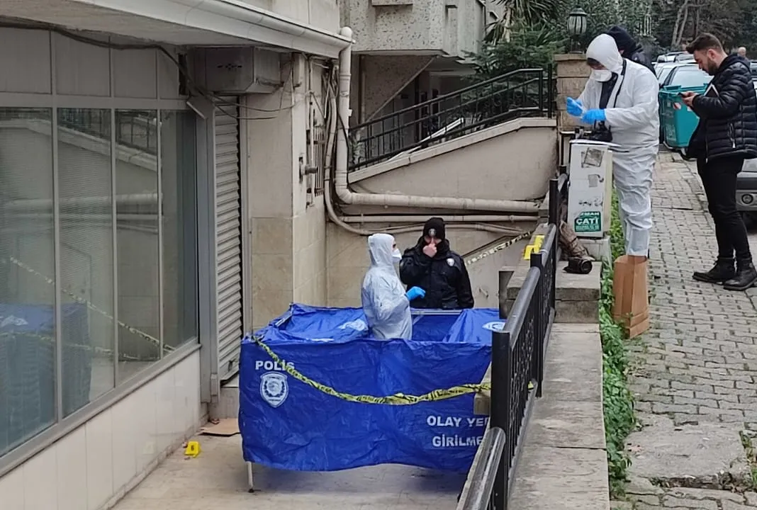 Yeni doğan bebeğini 4. kattan attı