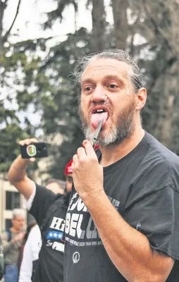 BaşKANLI bıçaklı!