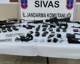 İşte o teröristlerin üzerinden çıkanlar!