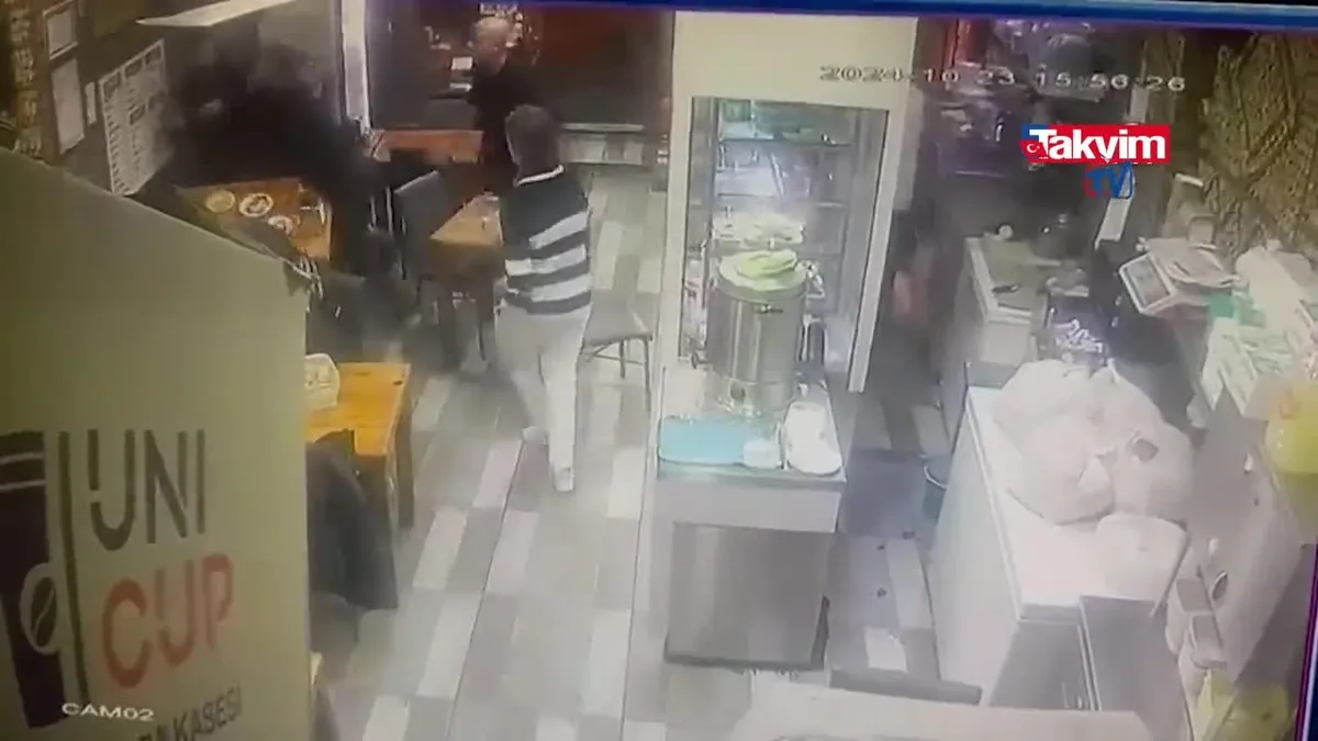 Beyoğlu’nda silahlı kavga: O anlar kamerada