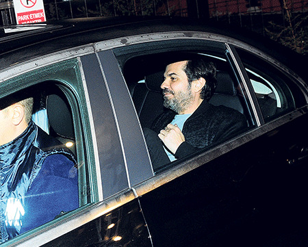 Kenan Doğulu garsonları azarladı