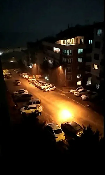 ankarada-firtina-yagmur-ve-dolu-sehir-merkezini-olumsuz-etkiledi-1603037341365.jpg Ankara'da fırtına, yağmur ve dolu şehir merkezini olumsuz etkiledi-3