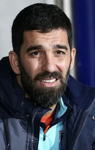 Arda Turan'ın şiş göbeği sosyal medyada dalga konusu oldu