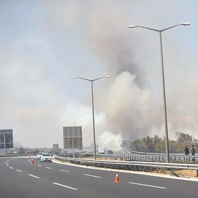 Kırklareli’nde ağaçlık alanda çıkan yangın söndürüldü: Avrupa Otoyolu trafiğe yeniden açıldı