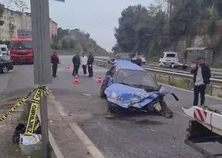 Zonguldak’ta feci kaza! Trafo binasına çarpan otomobil hurdaya döndü: 1 ölü, 1 yaralı