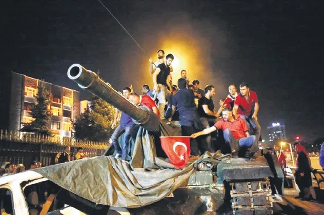 15 Temmuz darbe girişiminde hainlere karşı direnen kahramanlardan biri olan gazi Yahya Tezgelen o geceyi ve sonrasını anlattı