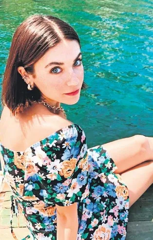 Fulya Zenginer'in takipçisi sınırları aştı ünlü oyuncuya iğrenç sözler sarf etti!