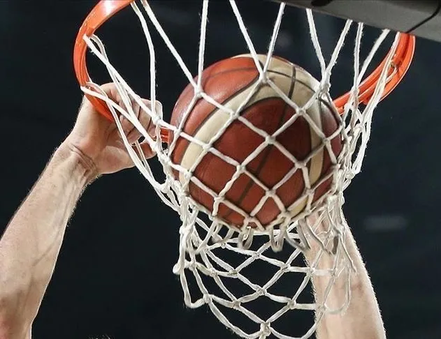 A.Efes Barça önünde