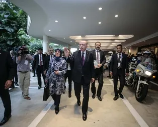 Başkan Erdoğan Malezyada sevgi gösterileriyle karşılandı: Seninleyiz Reis!