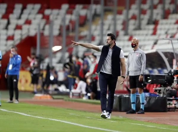 Fenerbahçe futbolu ile rakiplerini ikiye katlıyor!-1