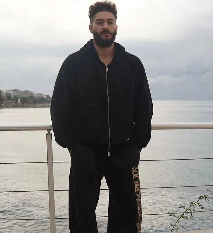 youtube-fenomeni-testo-taylanin-darbettigi-cocuk-konustu-sikayetci-olmamam-icin-bana-para-teklif-etti-1752766363873.jpeg YouTube fenomeni Testo Taylan'ın Instagram paylaşımları. (Ekran Görüntüsü)