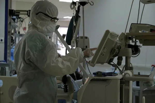 Pandemi servisinde görev yapan doktorun gözünden bir mücadelenin kareleri-3
