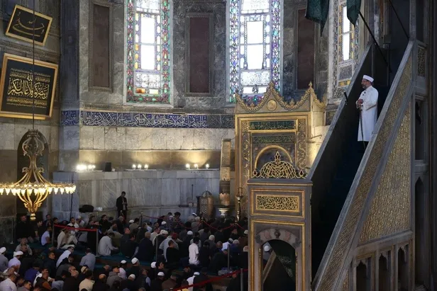 diyanet-isleri-baskani-ali-erbastan-ayasofyada-filistin-haykirisi-dunya-bu-soykirimi-sadece-seyrediyor-elinde-1697805018998.jpeg Diyanet İşleri Başkanı Ali Erbaş'tan Ayasofya'da "Filistin" haykırışı: Dünya bu soykırımı sadece seyrediyor! Elinde kılıçla çıktı-4