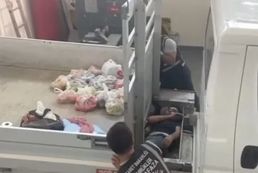 Gizli bölmeden 5 kaçak çıktı! Gümrük memurları bile şaşırdı