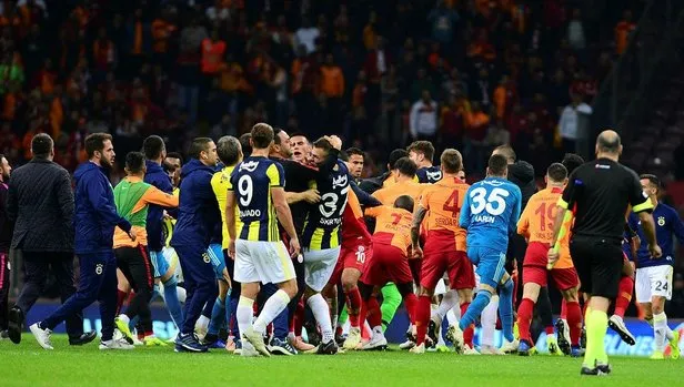 Topyekün disipline | Galatasaray - Fenerbahçe derbisinde çıkan kavganın faturası ağır olacak-2