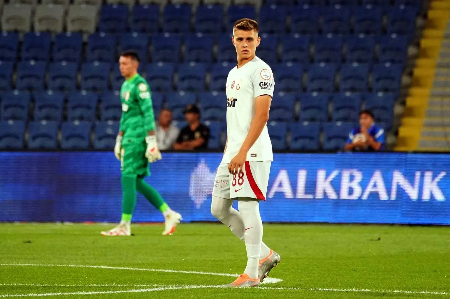 Galatasaray'a sürpriz sol bek! Derrick Köhn yerine gelecek - 3