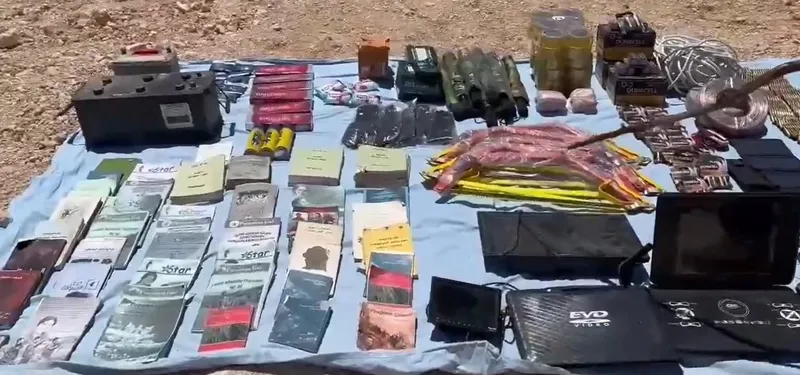 msb-duyurdu-irakin-kuzeyindeki-dergele-ve-miska-koylerinde-cok-sayida-muhimmat-ele-gecirildi-1720276569618.jpeg MSB duyurdu! Irak'ın kuzeyindeki Dergele ve Miska köylerinde çok sayıda mühimmat ele geçirildi-2