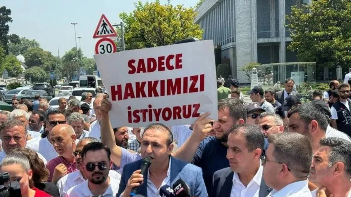 3 bin 41 Özel Halk Otobüsü sahibi Saraçhane'de eylem yapacak! CHP'li İBB araç başı 2 milyon TL'lik ödemeyi yapmadı