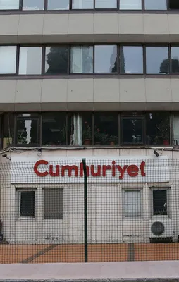 Cumhuriyet terör örgütlerine hizmet ediyor
