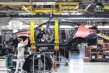 Bir Çinli daha geliyor