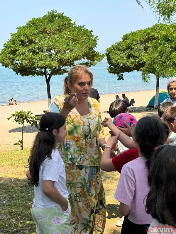 Aysu Baçeoğlu’ndan Demet Akalın’a sert çıkış! “Samimiyetsizliğin 10 numara!” deyip topa tuttu - 9