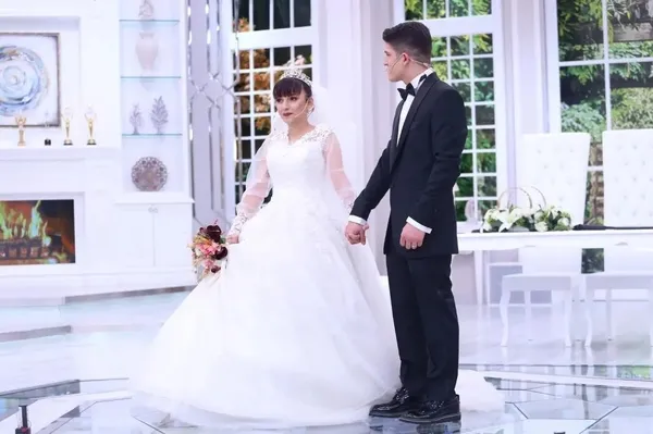 esra-erolda-mutlu-son-bu-yasta-dul-kalamam-diyen-ceylan-muradina-erdi-ramazan-ile-milyonlarin-sahitliginde-evl-1647363075014.jpg Esra Erol’da mutlu son! ‘Bu yaşta dul kalamam’ diyen Ceylan muradına erdi! Ramazan ile milyonların şahitliğinde evlendi-9