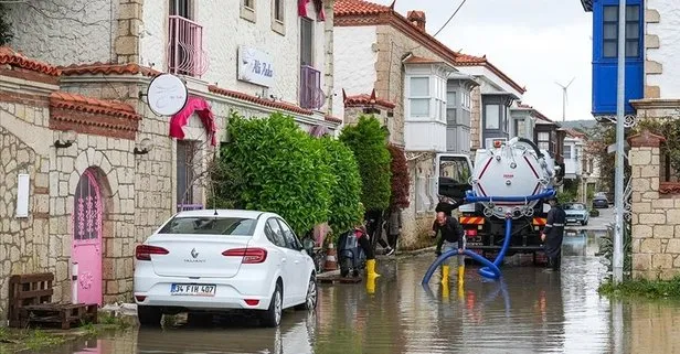 İzmir’i yine sel aldı!