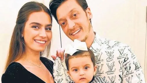 Son dakika: Fenerbahçe'ye transfer olan Mesut Özil'den anlamlı hareket: Kızı adına 100 öğrenciye burs-10