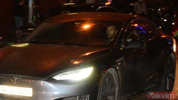 Şarkıcı Berkay Şahin uyanıklık peşinde! Geliriyle dikkat çeken Berkay lüks aracına 'T' plaka takarak... - 15