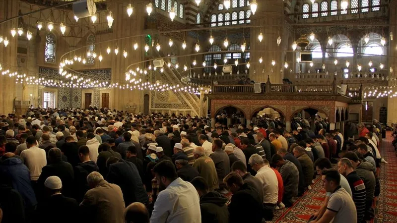 31-ocak-cuma-hutbesi-yayinlandi-diyanet-cuma-hutbesi-pdf-full-metin-indir-1738265393625.jpg 31 Ocak Cuma hutbesi yayınlandı! Diyanet Cuma hutbesi PDF full metin indir-5