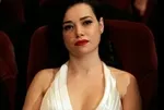 Özgü Namal'ın titizlik hastalığı set çalışanlarını çileden çıkardı! Sandalyesini bile evden getiriyor