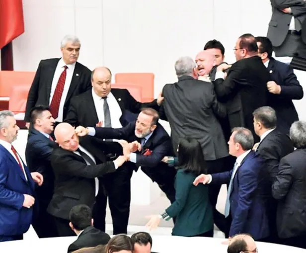 CHP'li Engin Özkoç'un Başkan Erdoğan'a skandal sözleri Meclis'i karıştırdı! İşte Engin Özkoç'un yumruk yediği o an!-1