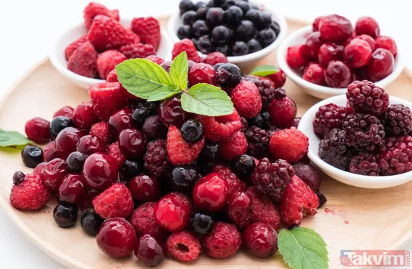 Orman Meyveleri Flavonoidler, Antosiyaninler Ve Kuersetin Gibi Doğal Bileşiklerle Dolu Olan Bu Meyveler, Beyin Hücrelerini Oksidatif Stresten Korur. Düzenli...