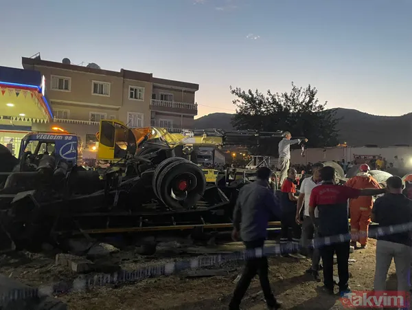 SON DAKİKA: Gaziantep'ten sonra bir katliam gibi kaza da Mardin'de! Derik'te TIR dehşet saçtı: Ölü sayısı artıyor - 19