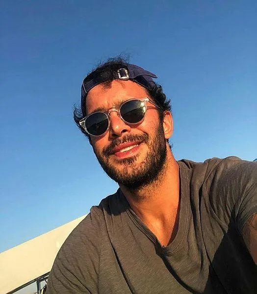 evlilikte-kriz-var-iddlari-cikan-baris-arduc-ve-gupse-ozay-cift-1652644610158.jpeg Barış Arduç Gupse Özay'la aralarında sorun olduğu iddialarına noktayı koydu!-2