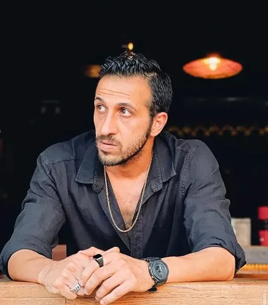 Yalı Çapkını'nın Abidin'inin görüntüleri skandal ki ne skandal! Ersin Arıcı milyonların gözü önünde ağda yaptırdı! Nerede o ağır abi-3