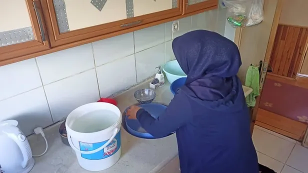 Ankara'da barajın yanında susuzluk çilesi: Su bidonu taşımaktan hepsi fıtık oldu!-7