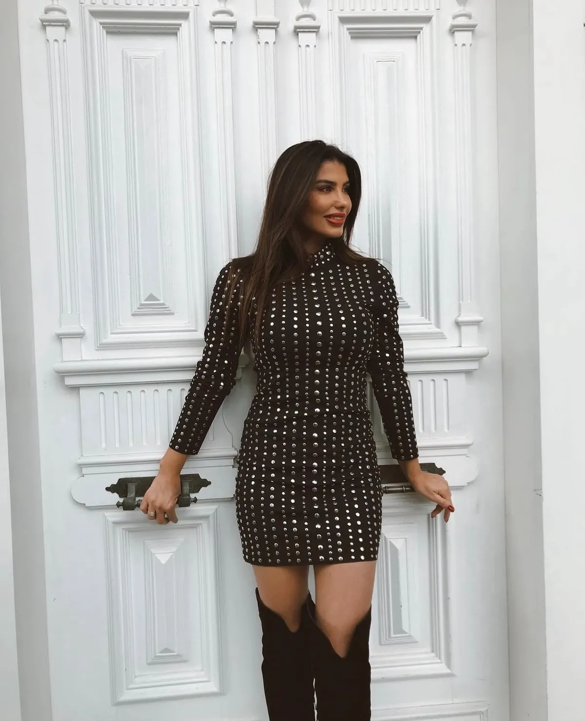 sarkici-hatice-ev-temizligi-yaptigi-anlari-paylasti-1783687721129.jpg Şarkıcı Hatice ev halini yayınladı: Cam silerken çekilen fotoğrafı gündemde-4