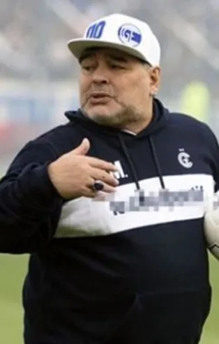 Diego Armando Maradona hızlı yaşadı fakir öldü