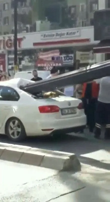 Kamyonetteki demir çubuklar öndeki aracın camından içeri girdi! Çekmeköy’de korkunç olay-2