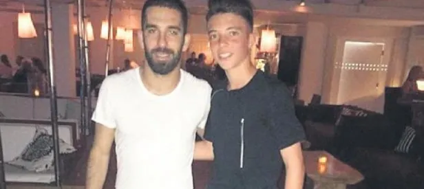 Mikonos’ta Arda’ya hücum