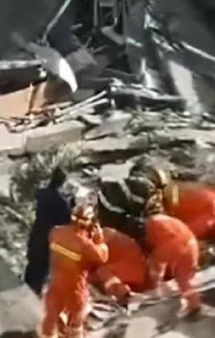 Çin'de otel binası çöktü: 8 ölü