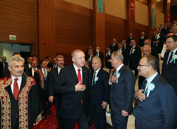 Adalet Bakanı Bekir Bozdağ hakim ve savcı yardımcılığı sisteminin detaylarını açıkladı: 3 yıl eğitim en fazla 2 yardımcı-4