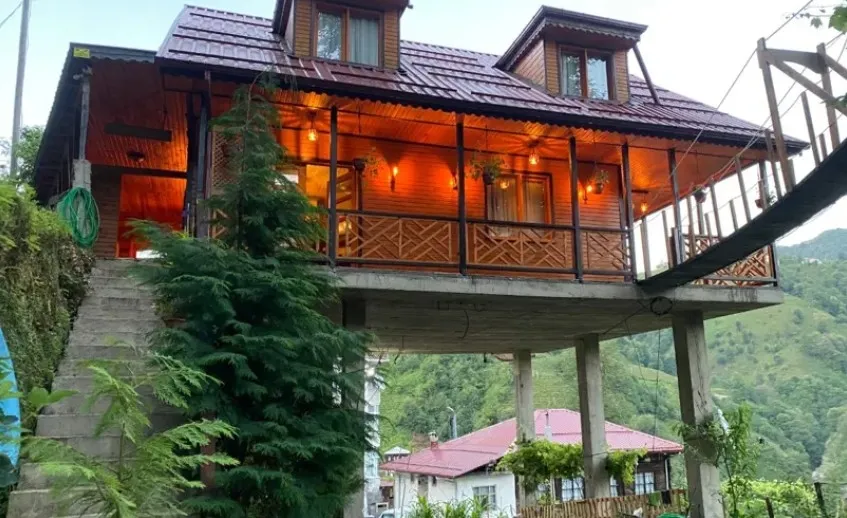 1786154105607.jpeg Rize'de sıra dışı ev! 6 kolon üzerine villa kuruldu-3
