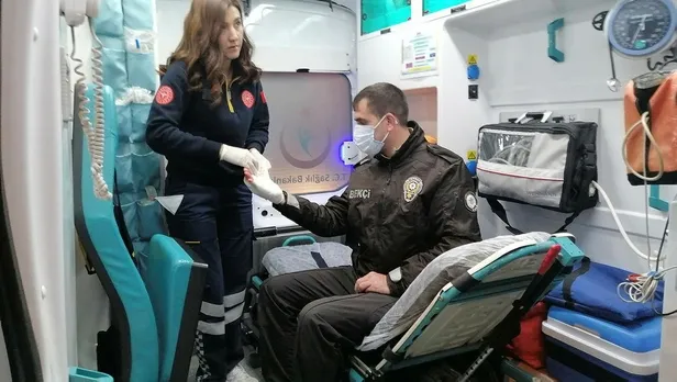 gasp-etmek-istedigi-genci-darbetti-bekciyi-bicakladi-cek-abi-hatira-kalir-1634853399113.jpeg Gasp etmek istediği genci darbetti bekçiyi bıçakladı: Çek abi hatıra kalır-4