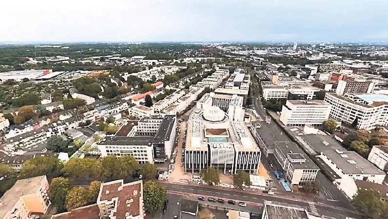 1787609041786.jpeg Kuriş, yapılanmasını Almanya’nın Köln kentindeki dev yapıda sürdürmek istedi.