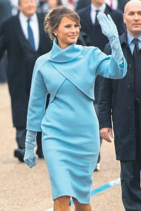 melania-trump-beyaz-sarayda-gecirdigi-4-yilda-14-milyon-dolarlik-elbise-satin-aldi-1611528057318.jpeg