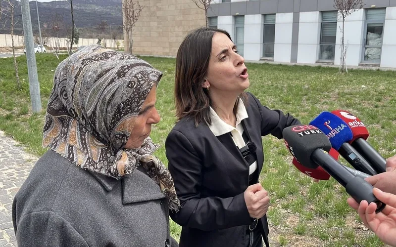 gulistan-dokuyu-ilk-perteke-mi-gomduler-teknik-bulgular-subatin-ifadesi-ile-ortustu-cesedin-yeri-birden-fazla-1776233988196.jpeg Gülistan Doku'yu ilk Pertek'e mi gömdüler? İşte mezarın bulunduğu Koçpınar köyü: "Cesedin yeri birden fazla kez değiştirildi" iddiası-6