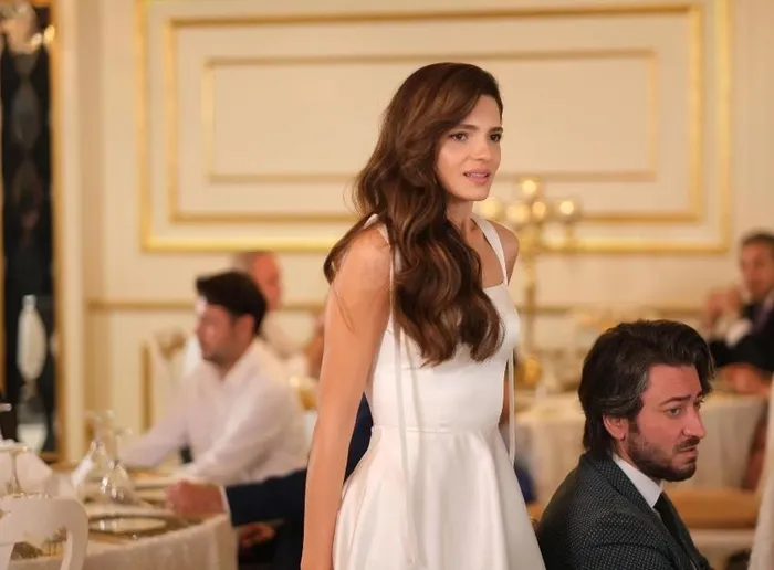 ask-entrika-ve-zorlu-sinavlar-altin-kafes-ilk-bolumu-ile-atv-ekranlarinda-1701623907332.jpeg Milyonlar ekrana kilitlendi | Altın Kafes ilk bölümü ile ATV ekranlarında tam puanı kaptı! Yeni dizinin oyuncuları kim, konusu nedir?-9