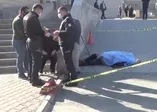 Günün en acı karesi Kayseri'de çekildi! Ölen eşinin başından ayrılmadı